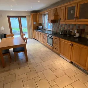  Holiday home Cosy 4 Bedroom House With Rear Garden Patio Ireland